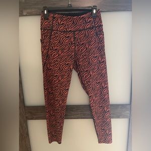 Original Victoria Secret leggings animal print use ones pockets on the side